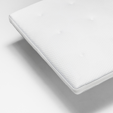 De topmatrassen van Ergosleep geven je lichaam een nog groter comfort. Als extra laag bovenop je gewone matras vormen ze een barrière voor transpiratie en vlekken. Zo gaat je basis matras langer mee.